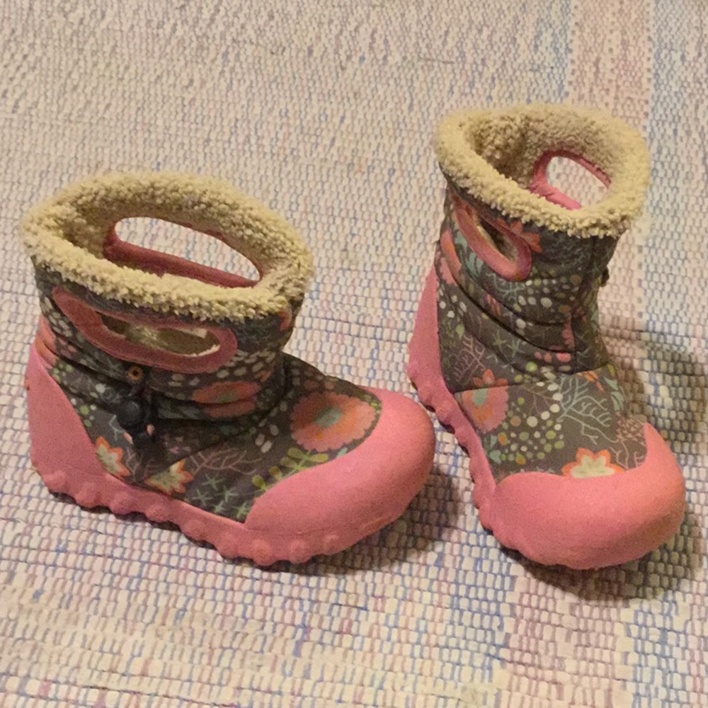 Girls Bogs winter boots size 8 toddler